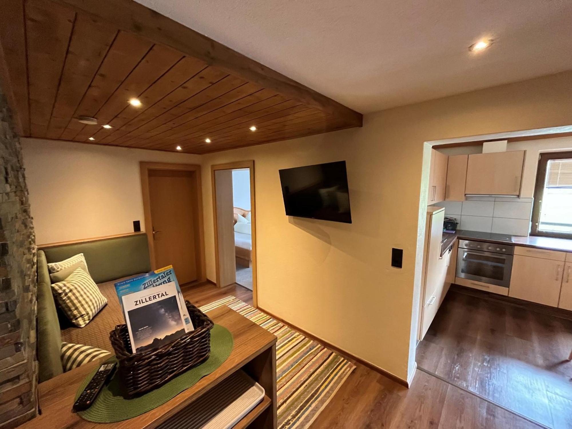 Appartement Gaestehaus Aloisia Hippach Exteriör bild