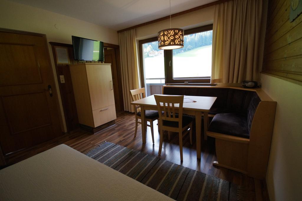 Appartement Gaestehaus Aloisia Hippach Exteriör bild